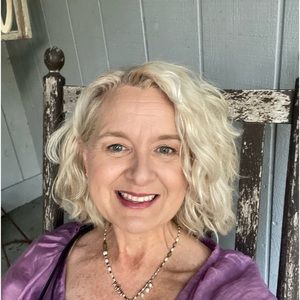 Meet your Posher, Laurie